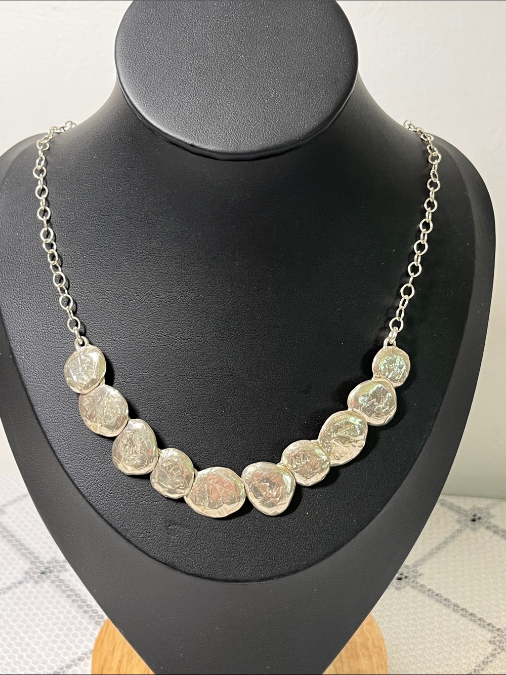 Silpada sterling silver "Still Shining" hammered discs necklace
925
Like new